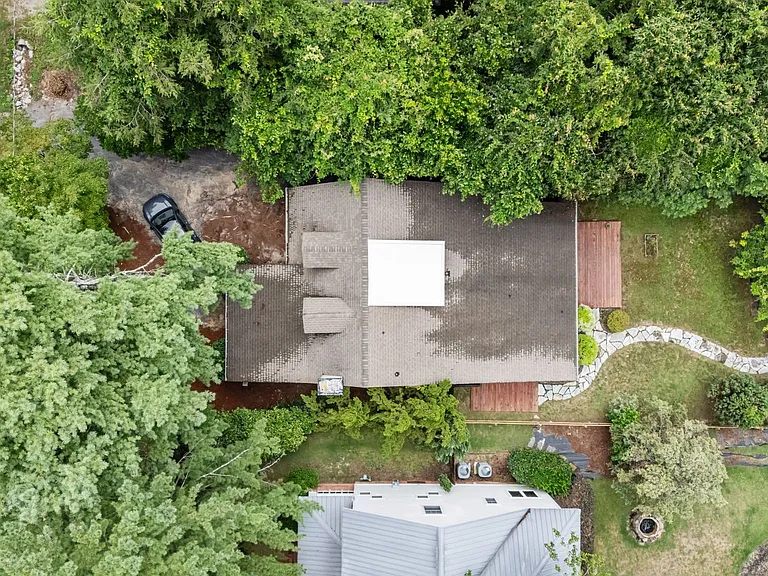 835 N Ashe St — Photo 5
