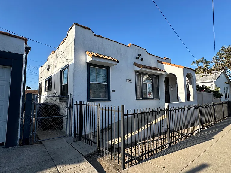 2709 W 67th St — Photo 2