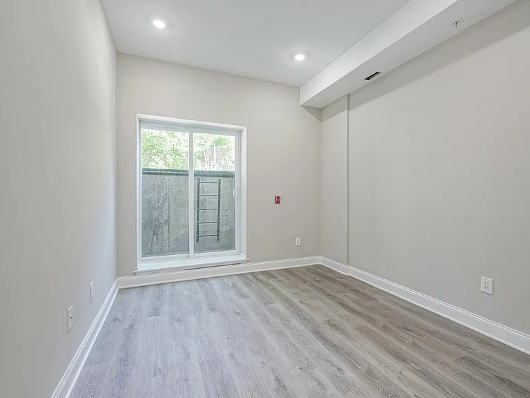 5223 Irving St #1 — Photo 19