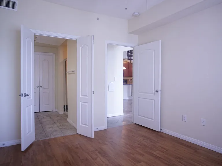 910 W 25th St #607 — Photo 11
