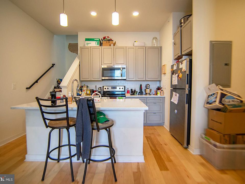 1st image of 627 E Girard Ave APT A3