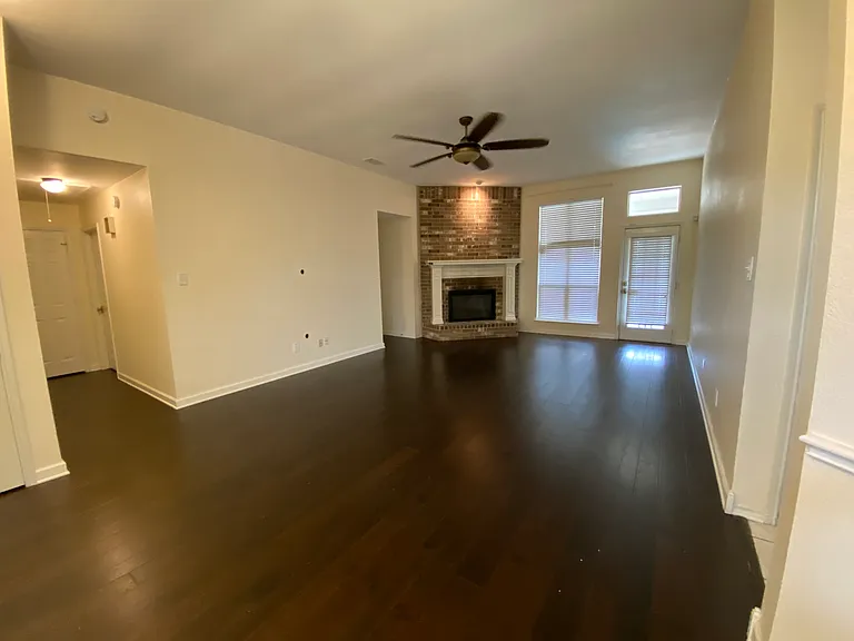 1011 Michelson Ln — Photo 4