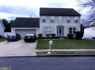 10 W Kennedy Dr, Laurel Springs, NJ 08021
