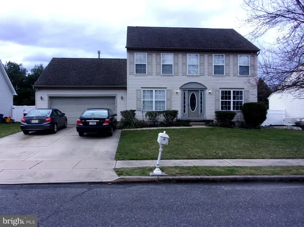 10 W Kennedy Dr, Laurel Springs, NJ 08021