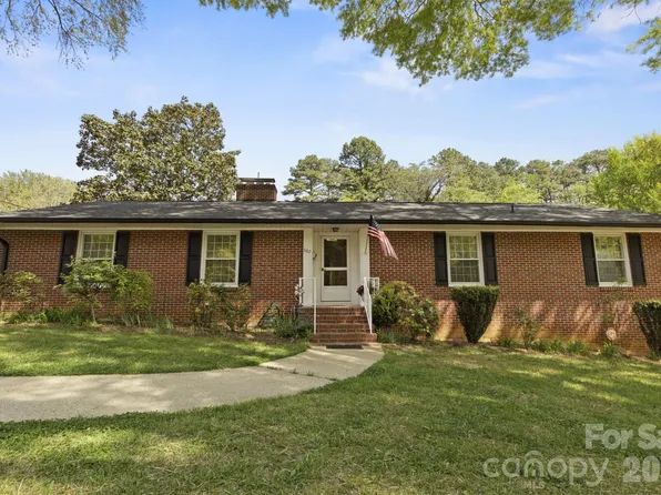 607 12th Ave NE, Hickory, NC 28601