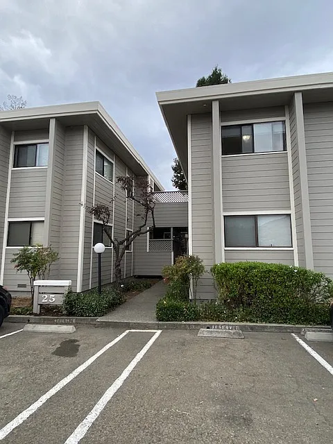 25 Plum Tree Ln #3