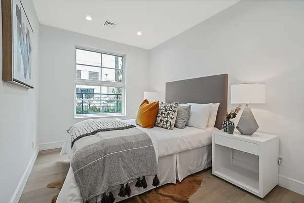 Sold by Avenue Sotheby's International Realty | media 21