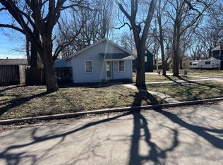515 W 5th St, Halstead, KS 67056