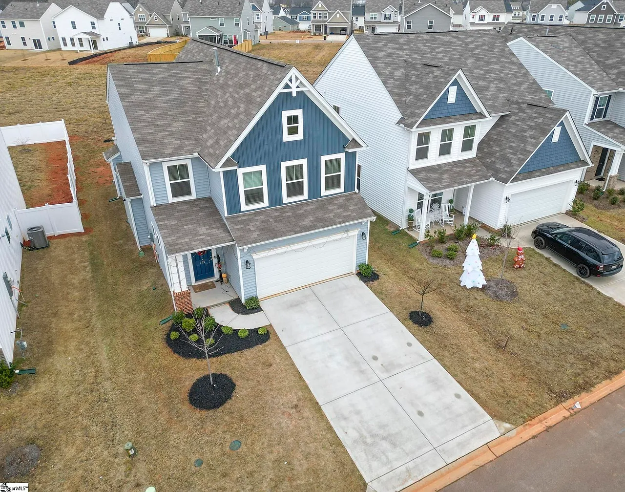 4 bed, 2500 sqft, $2,695 — Photo 3