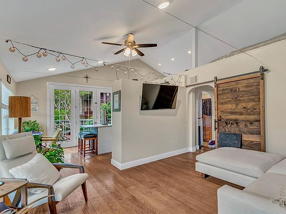 5th image of 5444 Gaston Ave