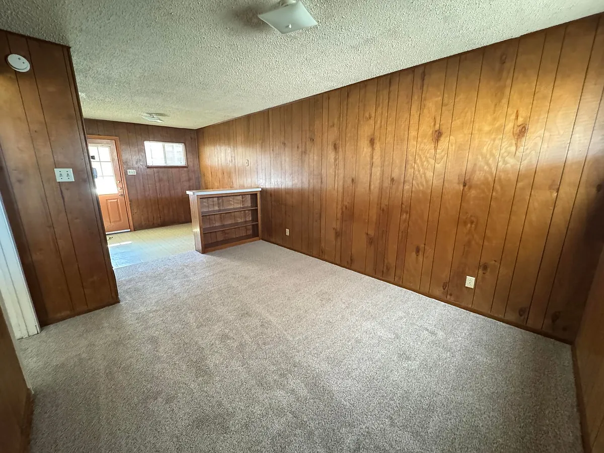 Building Photo - 806 Safady St
