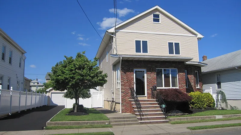 156 Lincoln Ave photo 1