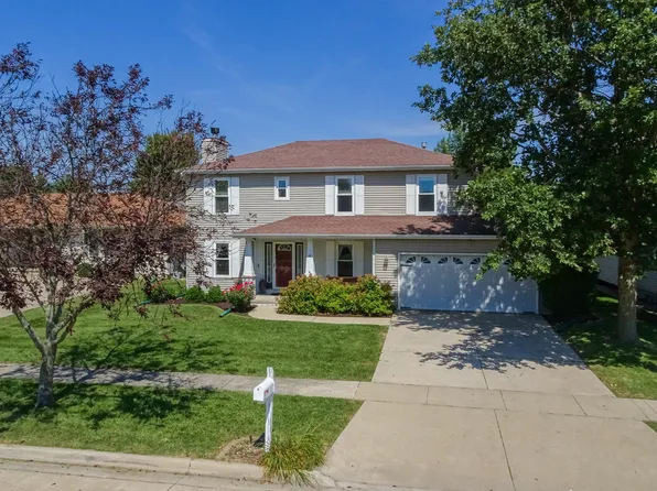4 Lexis Ct, Bloomington, IL 61704