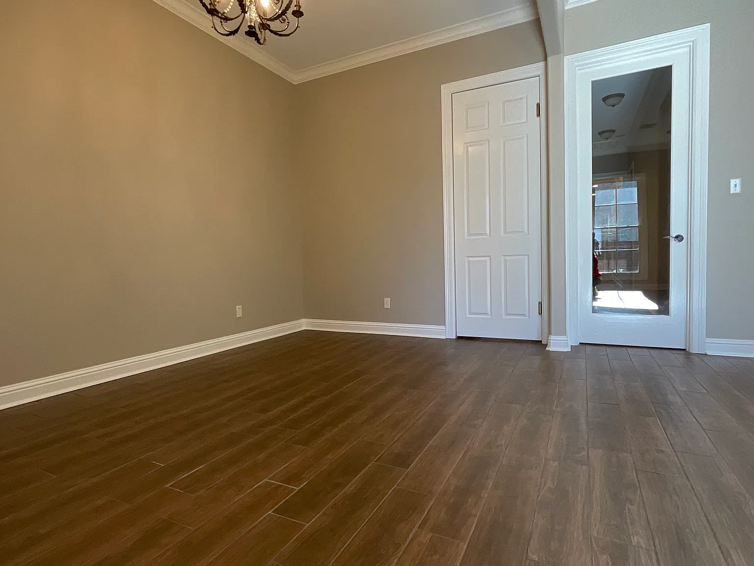 4 bed, 2328 sqft, $3,600 — Photo 3
