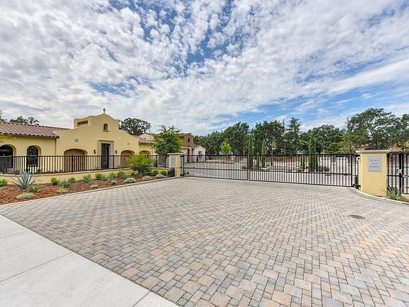 3rd image of 737 Estates Dr