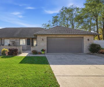 239 Laura Ln, Hobart, IN, 46342