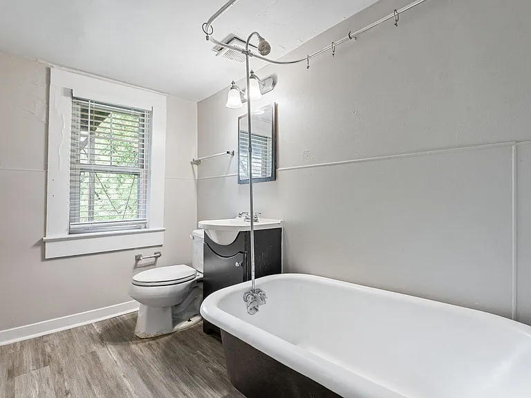 Duplex Apartment on 17th Avenue — Photo 27