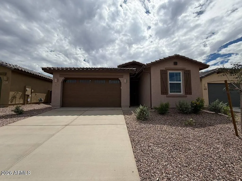 5 bed, 3.0 bath, 1953 sqft, $2,395 — Photo 3