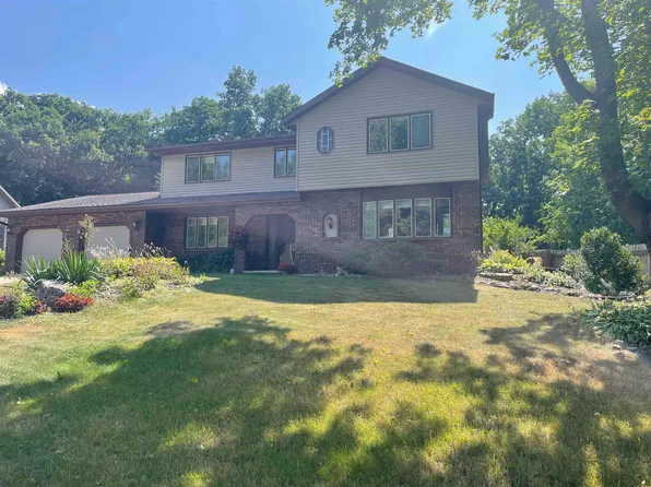 6211 Indian Mound Dr, Mc Farland, WI 53558