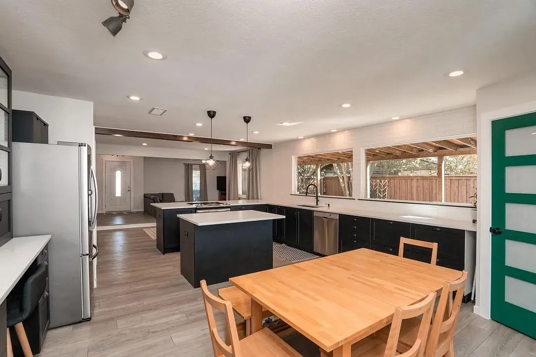 4 bed, 2084 sqft, $2,895 — Photo 4