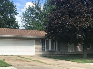 201 Rolling Green Dr, Mt Zion, IL