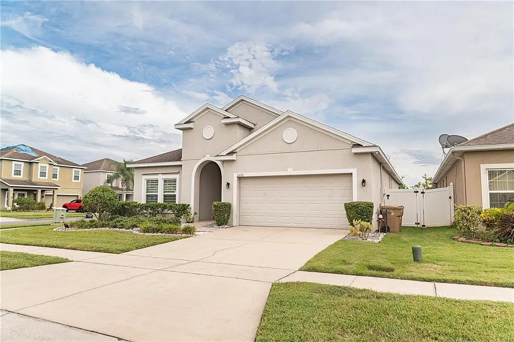 4 bed, 2.0 bath, 1980 sqft, $2,800 — Photo 3