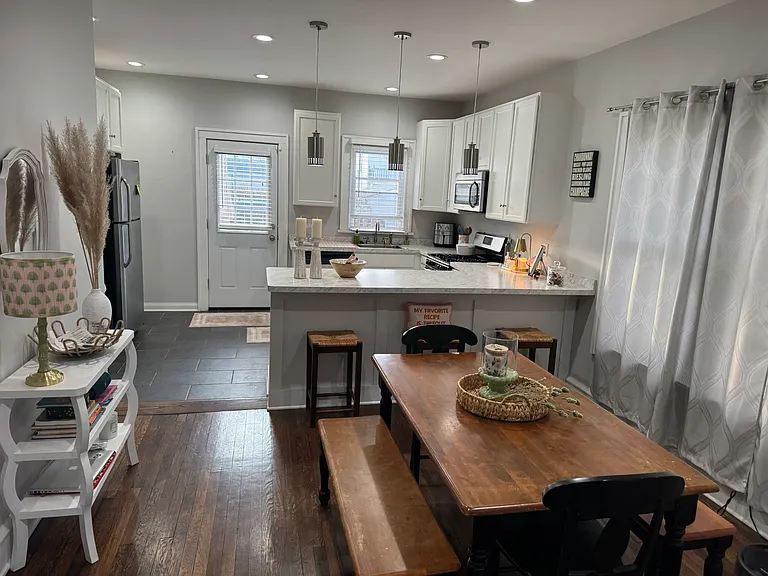 1548 Winton Ave — Photo 14