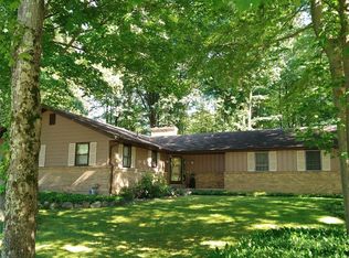 4121 Roxbury Pl, Erie, PA 16506