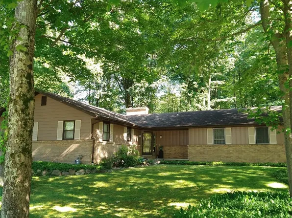 4121 Roxbury Pl, Erie, PA 16506