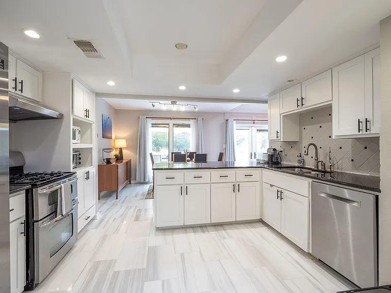 2110 Wychwood Dr — Photo 16