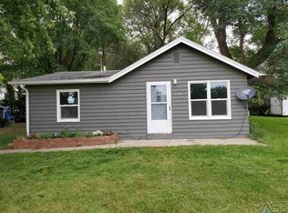 716 NW 8th St, Madison, SD 57042