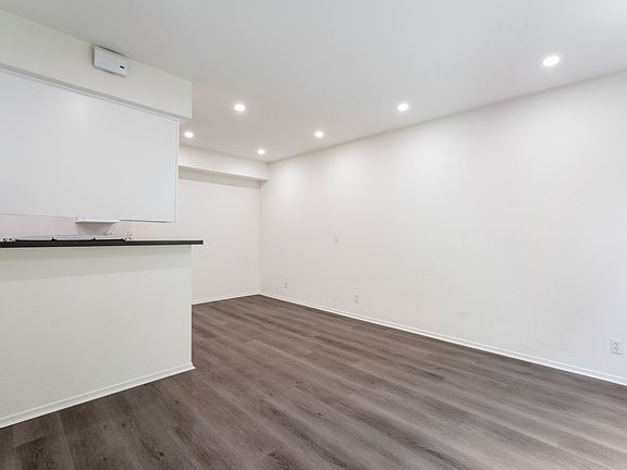 5th image of 731 E Cypress Ave