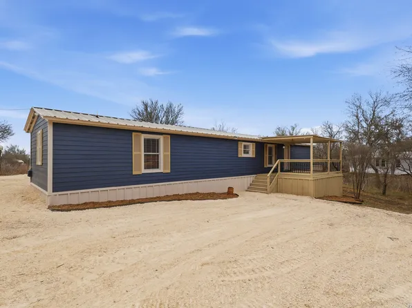 872 County Road 4511, Hondo, TX 78861
