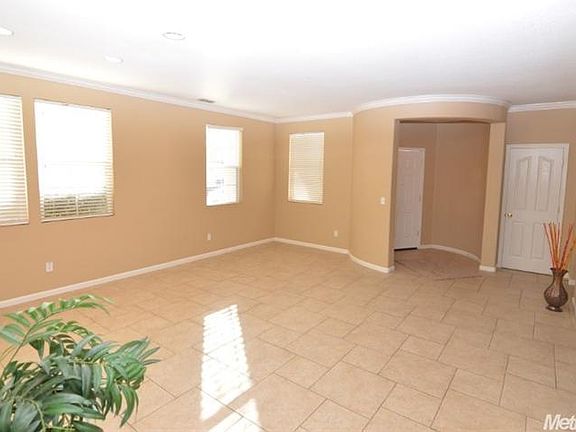 4th image of 51 Anjou Cir