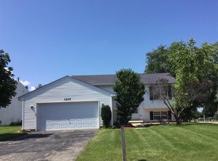 1214 Butterfield Ln, Zion, IL 60099