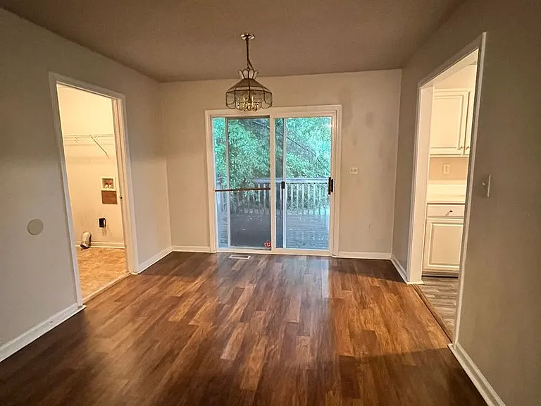 236 Bridgeview Dr — Photo 3