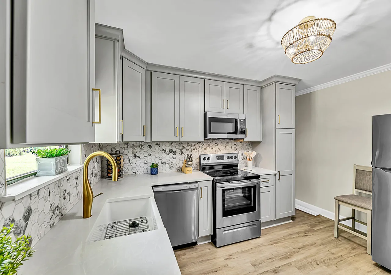 2 bed, 750 sqft, $2,800 — Photo 4
