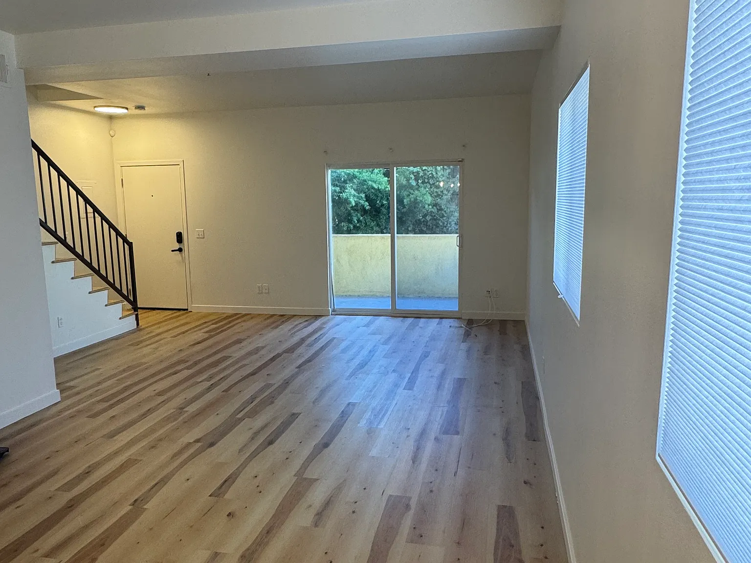 2 bed, 2.5 bath, 1700 sqft, $6,000 — Photo 2