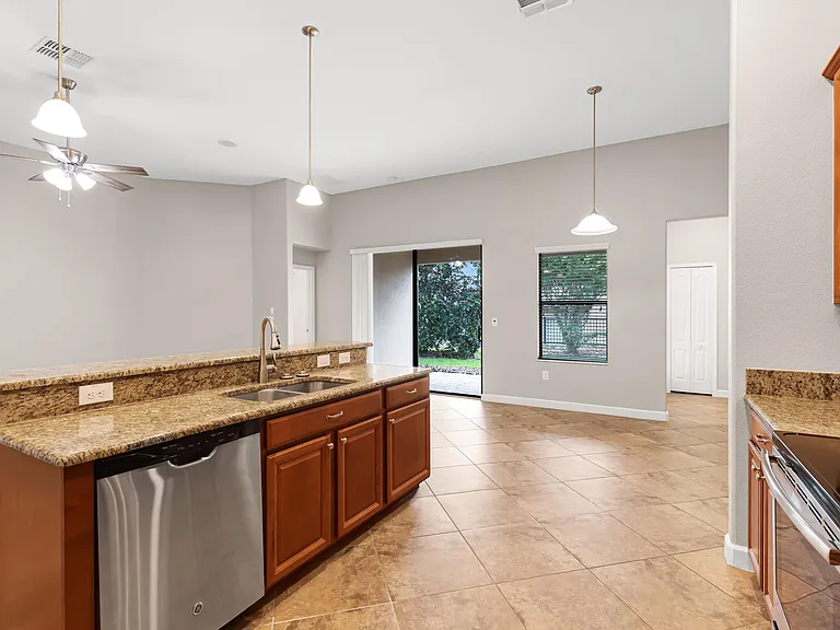 1317 Gleneagles Ln — Photo 13