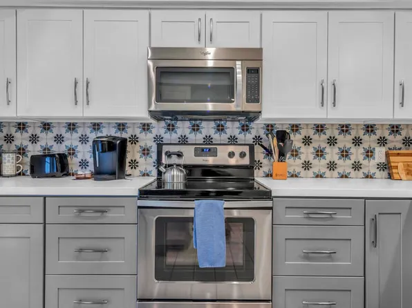 230 Desert Falls Dr E, Palm Desert, CA 92211
