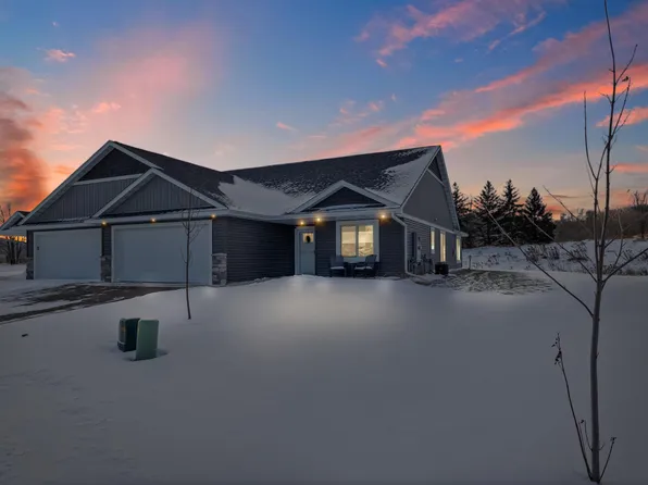 2866 Coventry Cir, River Falls, WI 54022