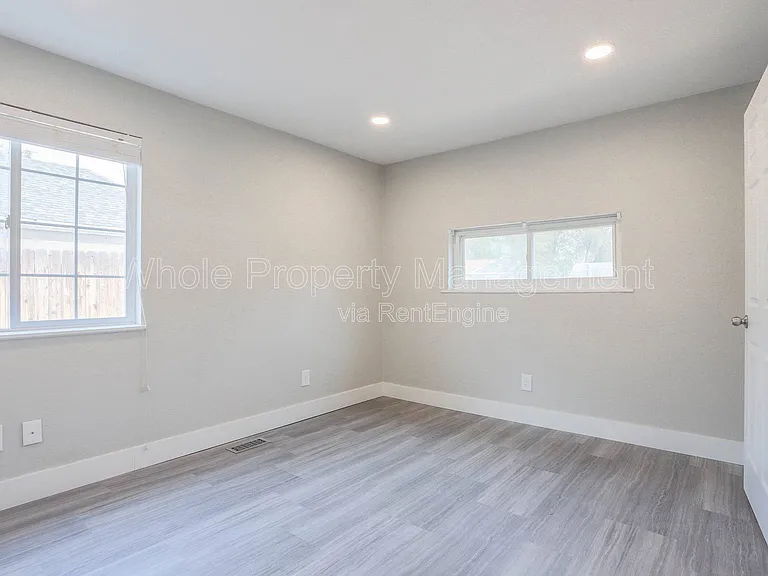 1939 Verbena St — Photo 39