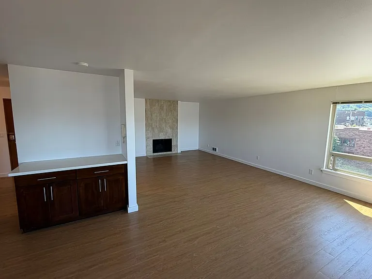 2210 Yale Ave E — Photo 5