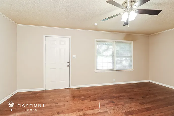1026 Woodhill Dr — Photo 4