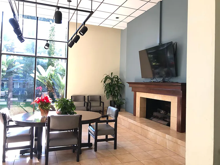 552 N Bellflower Blvd — Photo 25