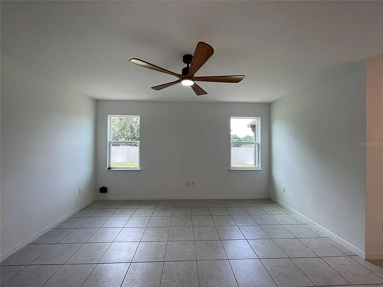 689 Crown Rose Dr — Photo 22