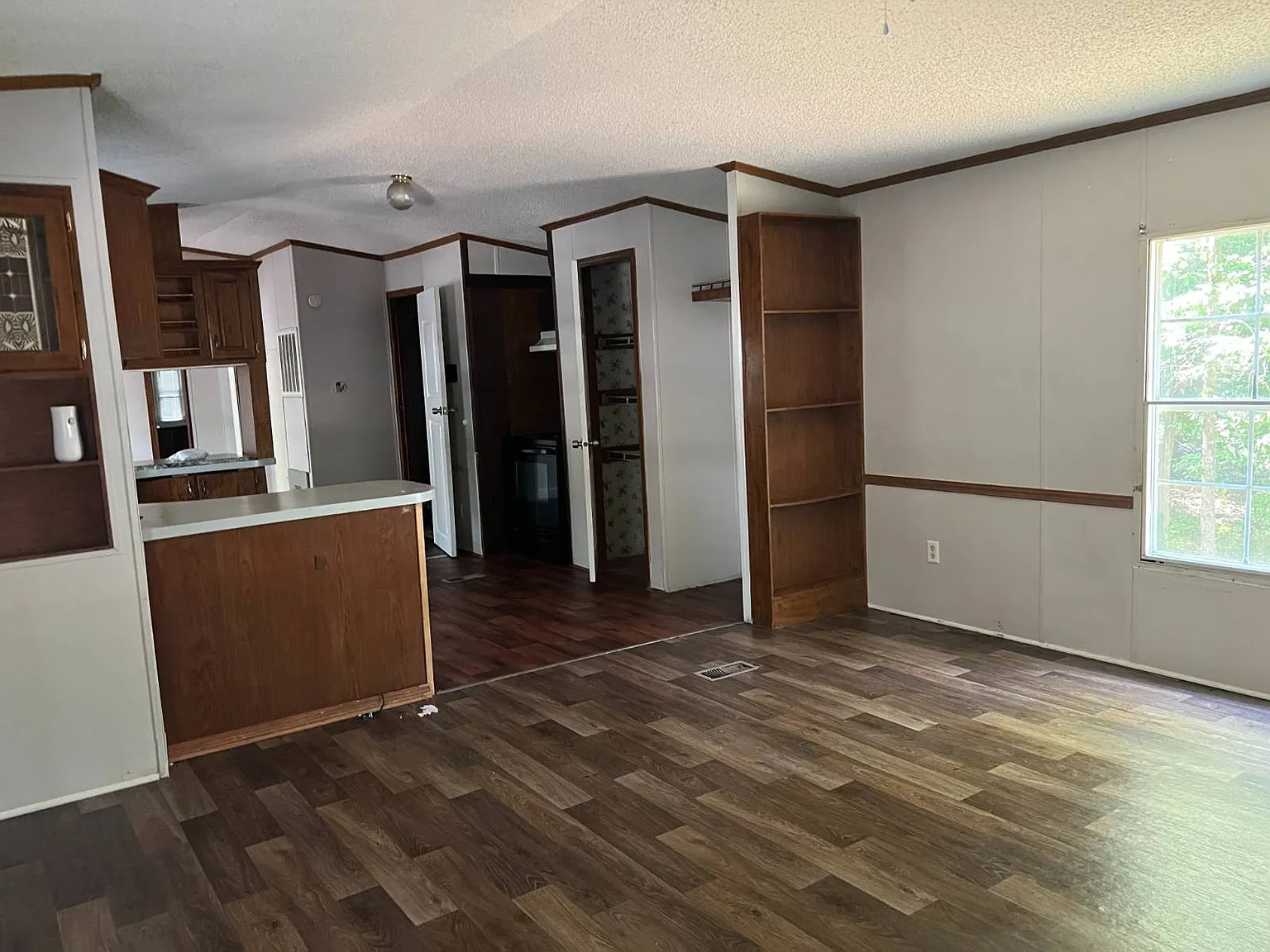 3 bed, 2.0 bath, 1280 sqft, $21,000 — Photo 2