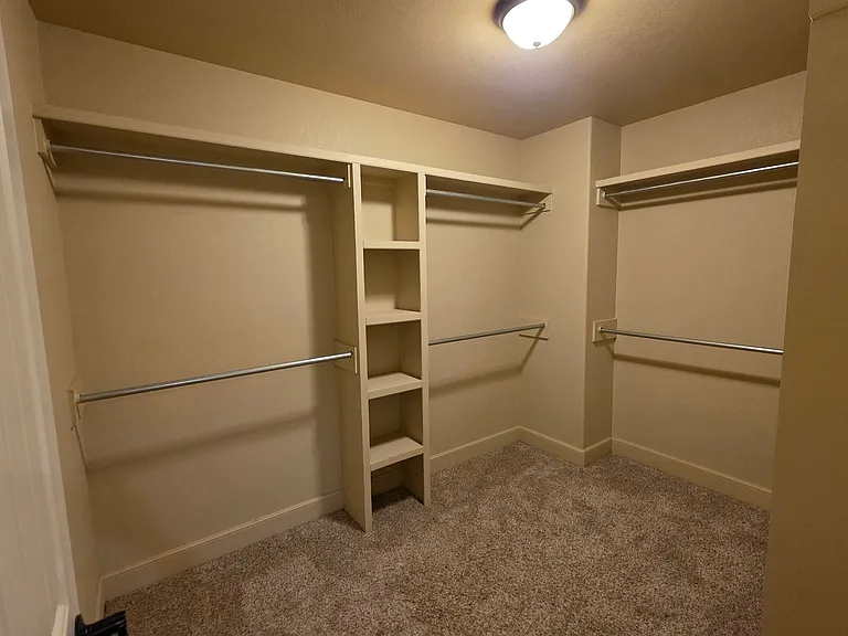 5224 Jarvis St — Photo 23
