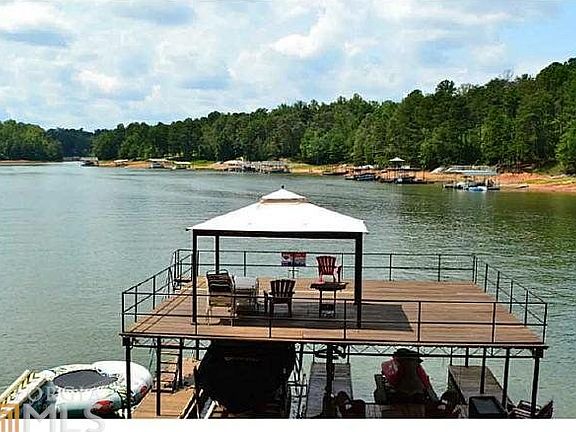 3rd image of 318 Lake Cir
