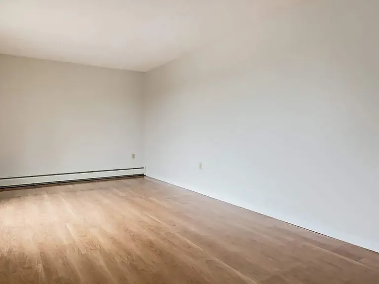 2526 Thompson Cres SE — Photo 8